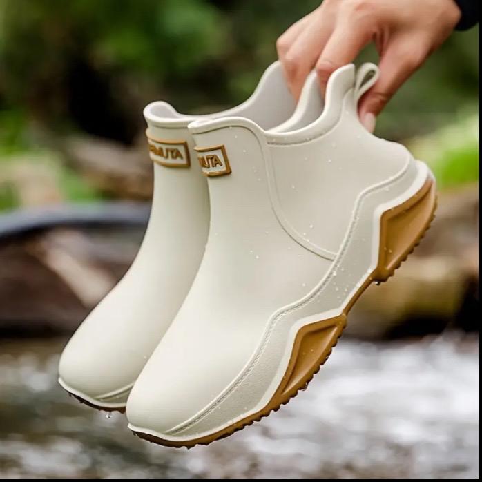 Trendy Outdoor Kitchen Shoes for Rainy Days - Waterproof Rain Boots for Women & Men - Non-Slip, Rubber, Fishing, Motorcycle Shoes