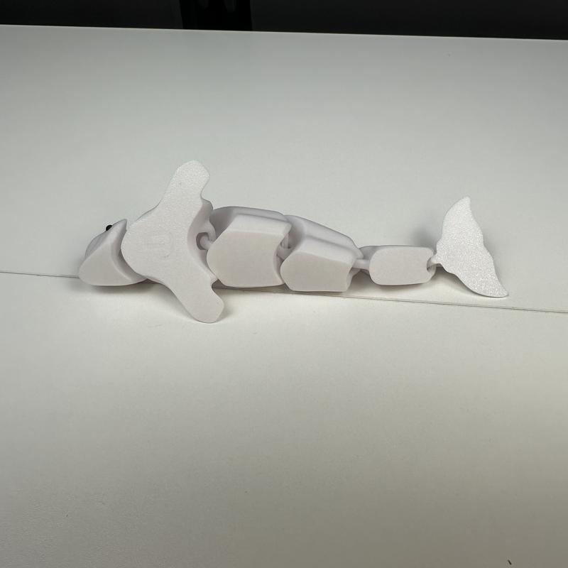 3D Printed Articulated Beluga Whale for Home Decor - PLA Plastic, Multiple Colors Artistic