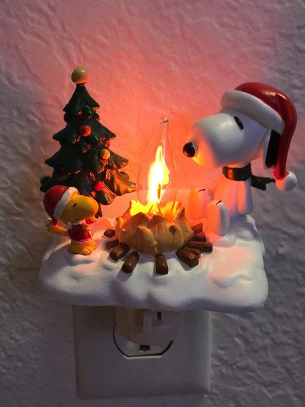 Christmas SNOOPYY Campfire Nightlight: SNOOPYY Night Light Plug into Wall Cute Holiday Design - LED Faux Campfire Lamp Christmas Decoration for Bedroom Living Room Kids Room