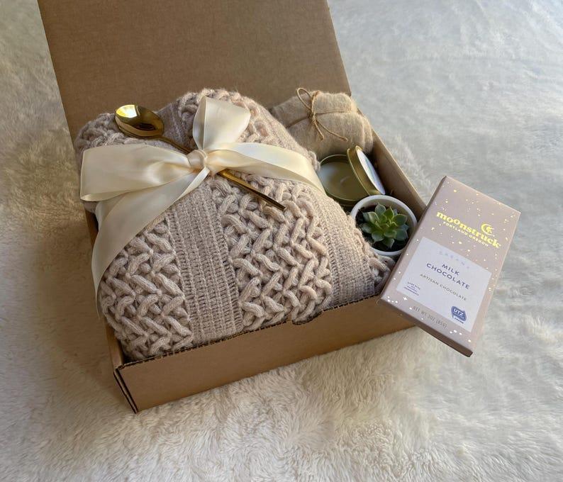 Christmas Gifts Set for Friend, Nice And Warm Care Package for Women, Hygge Gift Basket for Her, Cozy Christmas Gifts for Mother Comfort