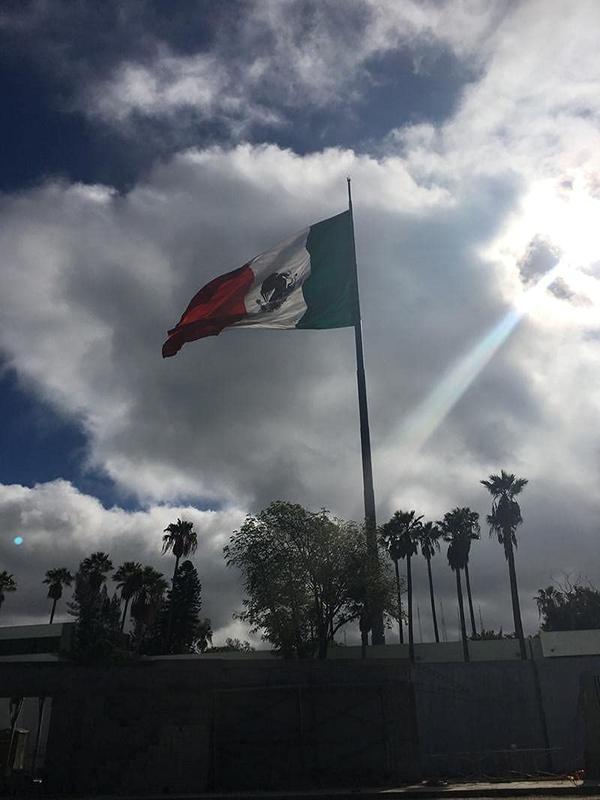 Mexico Flag 3x5 Foot- Mexican National Flags Indoor Outdoor Quality Polyester with Vivid Color Brass Grommets Decorations