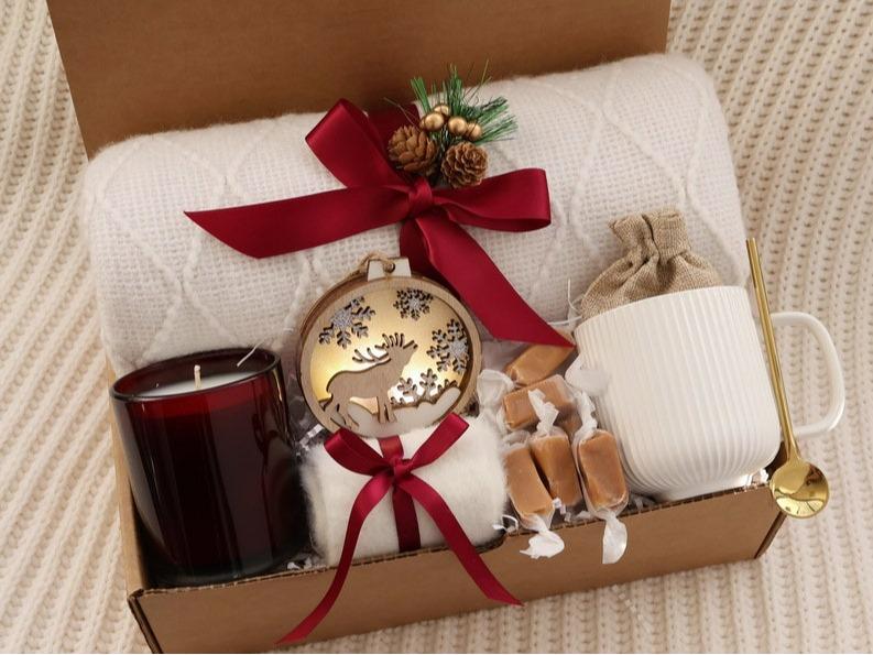 Xmas Gift For Friends, Christmas Gift Basket, Joyful Christmas Hamper, Friendship Gift Set, Xmas Surprise For Friends, Winter Gift basket, Unique Christmas Gifts For Her Comfort