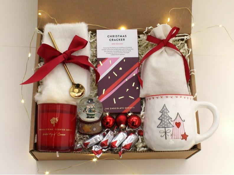 Xmas Gift For Friends, Christmas Gift Basket, Joyful Christmas Hamper, Friendship Gift Set, Xmas Surprise For Friends, Winter Gift basket, Unique Christmas Gifts For Her Comfort