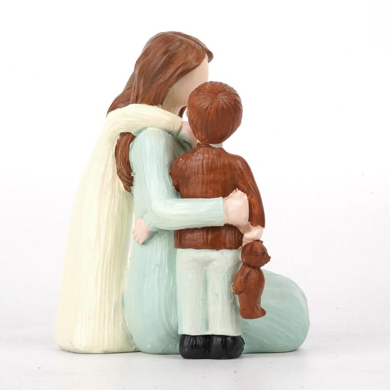 Mom and Kids Figurine, 1 Count Sculpted Hand-painted Mother and Two Children Statue, Home Decor Supplies for Living Room Bedroom Office